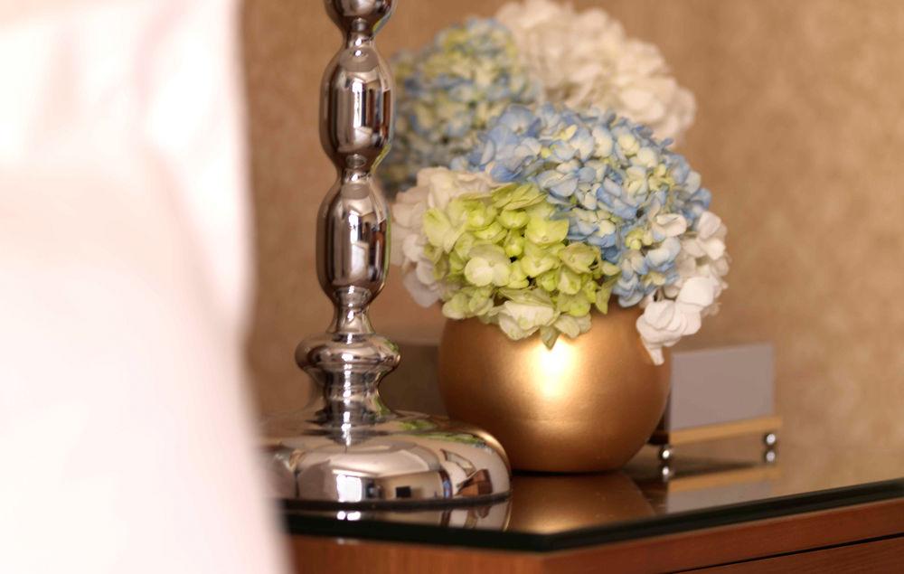 The Ritz-Carlton, Riyadh Exterior photo A hydrangea arrangement