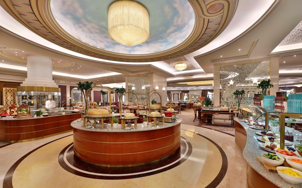 The Ritz-Carlton, Riyadh Exterior photo The Royal Garden Grill