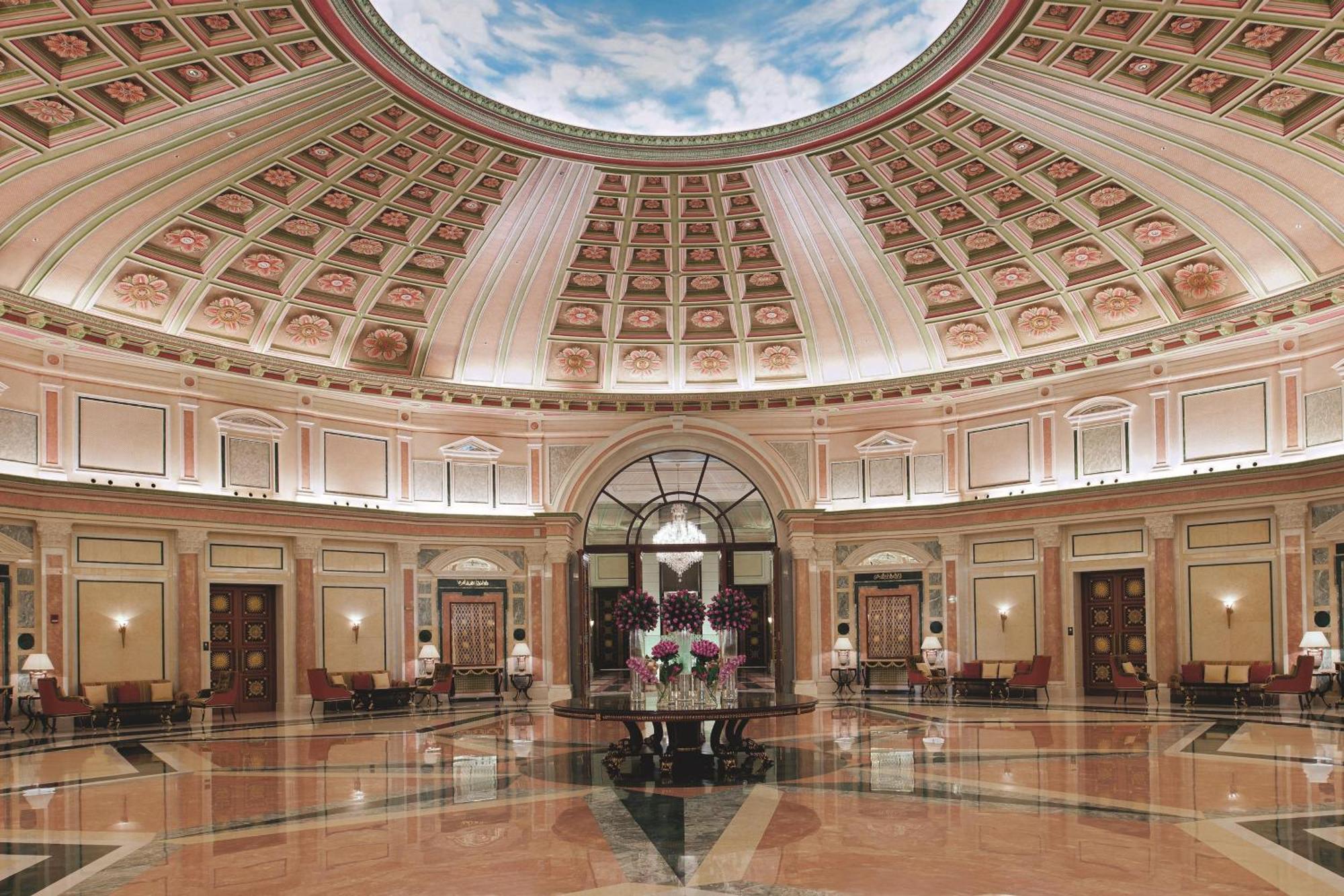 The Ritz-Carlton, Riyadh Exterior photo The lobby of the Four Seasons Hotel