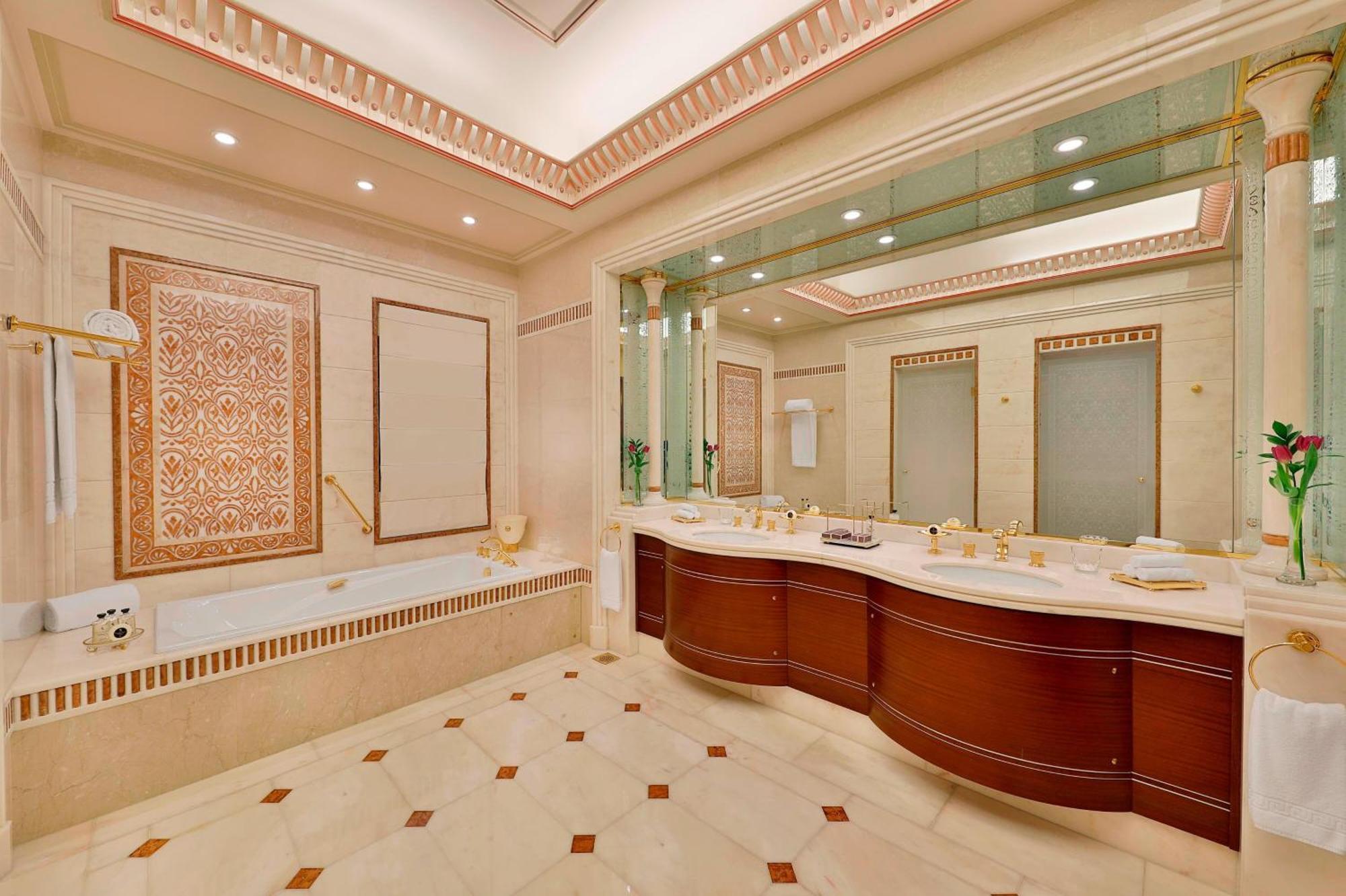 The Ritz-Carlton, Riyadh Exterior photo Bathroom