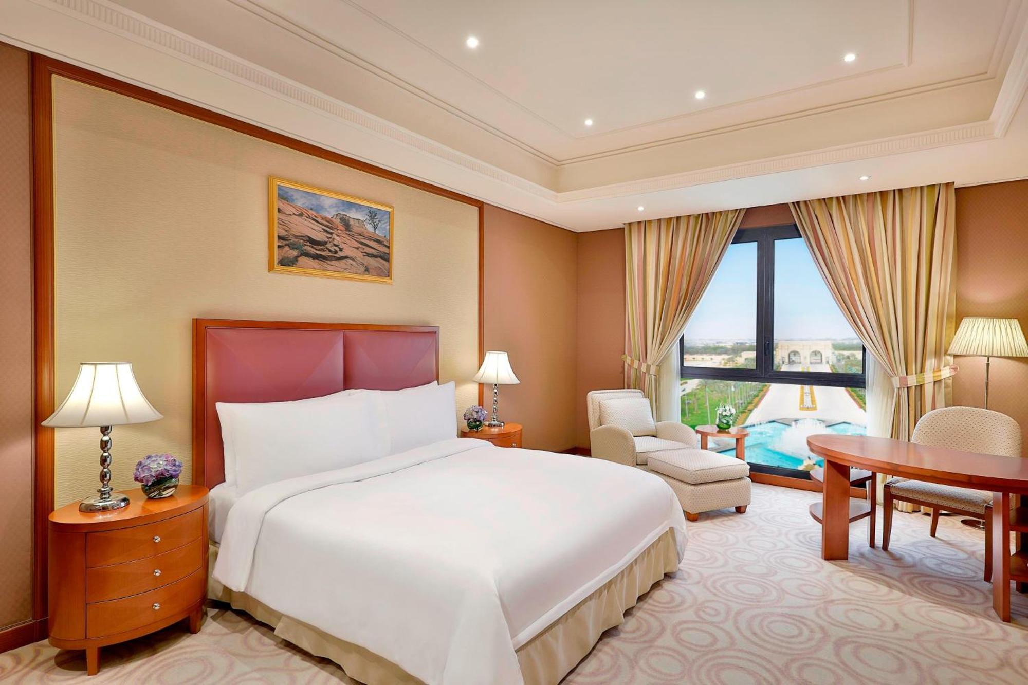 The Ritz-Carlton, Riyadh Exterior photo A guest room at the Jumeirah Emirates Towers Hotel